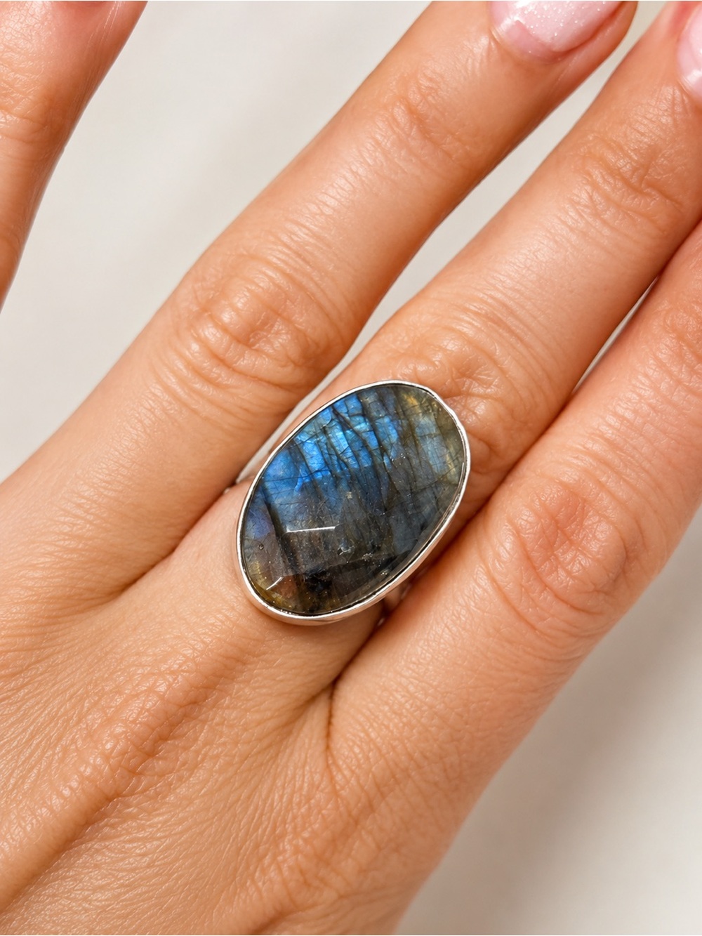 925 Sterling Silver Faceted Labradorite Oval Statement Ring - Gray Blue - Picture 6 of 6